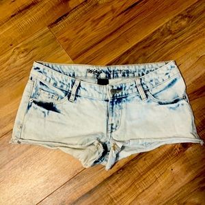Women’s size 4 low rise shorts